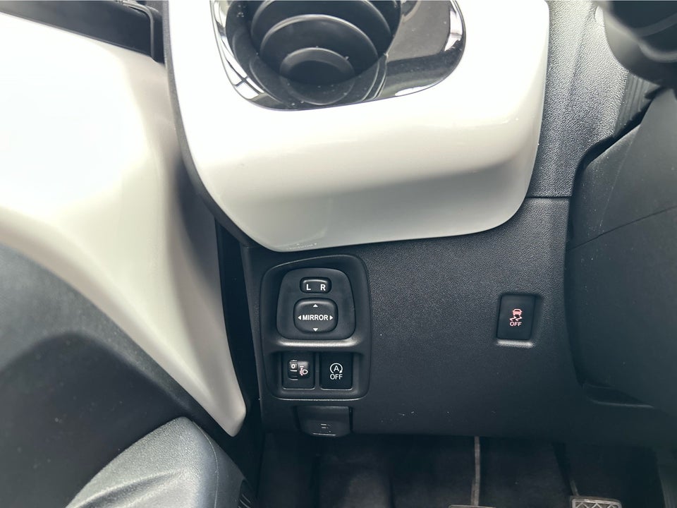 Toyota Aygo 1,0 VVT-i x-wave Sky 5d