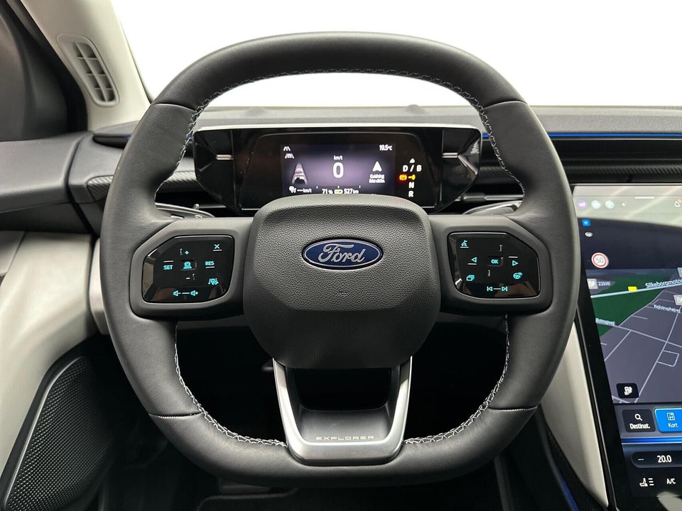 Ford Explorer 77 Premium Extended Range 5d