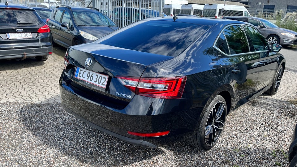 Skoda Superb 1,6 TDi 120 Ambition DSG 5d