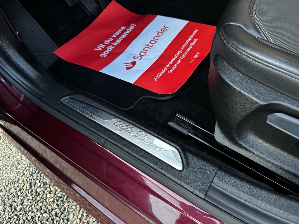 Alfa Romeo Giulia 2,0 T 200 Super aut. 4d