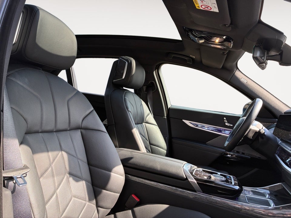 BMW i7 M70 M-Sport Pro Performance xDrive 4d