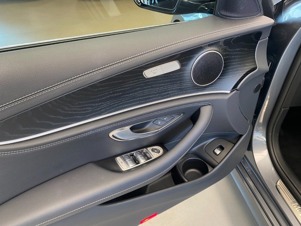 Mercedes E300 de 2,0 AMG Line stc. aut. 4Matic 5d