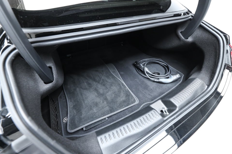 Mercedes CLA350 EQ Progressive Premium 4Matic 4d