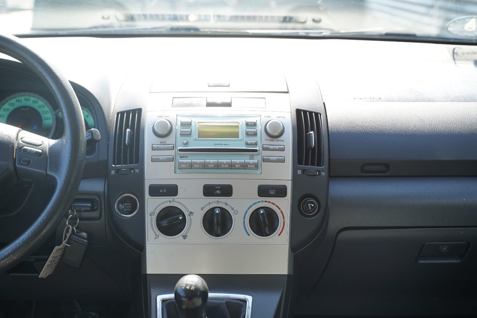 Toyota Corolla Verso 1,8 Terra 7prs 5d