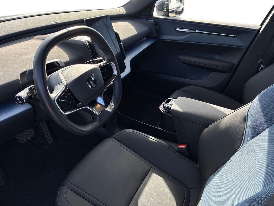 Volvo EX30 Extended Range Plus 5d