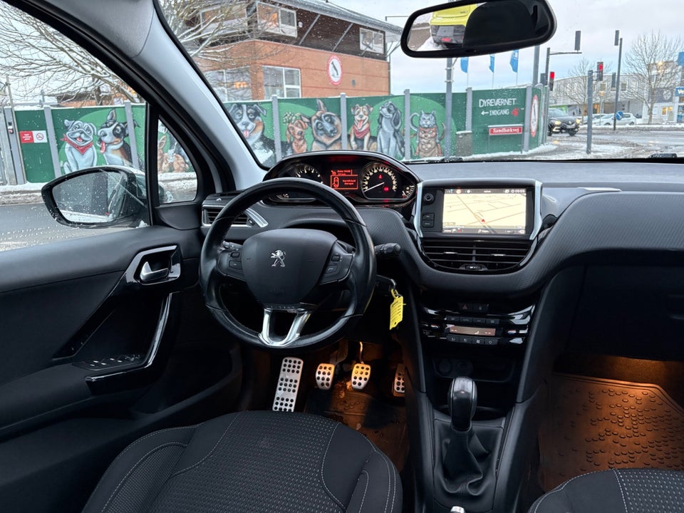 Peugeot 208 1,2 PureTech 82 Allure Sky 5d