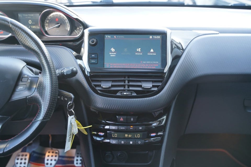 Peugeot 2008 1,6 BlueHDi 100 GT Line Sky 5d