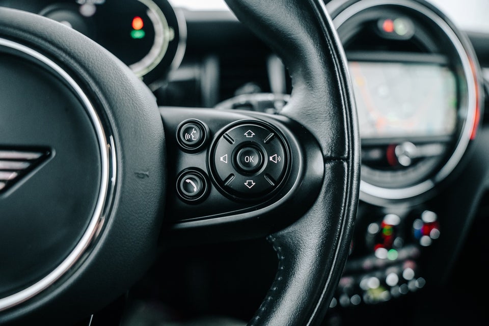 MINI Cooper SE Trim L 3d