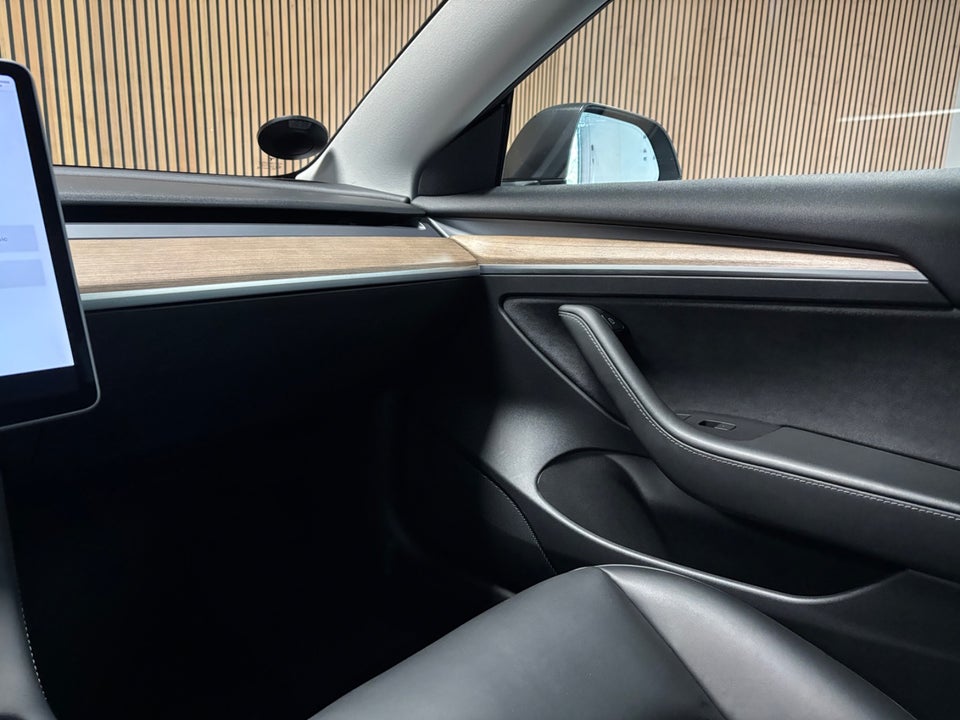 Tesla Model 3 Standard Range+ RWD 4d