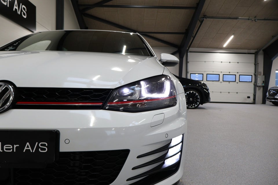 VW Golf VII 2,0 GTi Performance DSG BMT 5d