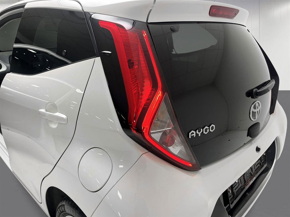Toyota Aygo 1,0 VVT-i x-pression x-shift 5d