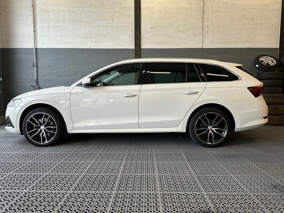 Skoda Octavia 1,4 TSi iV Plus Combi DSG 5d