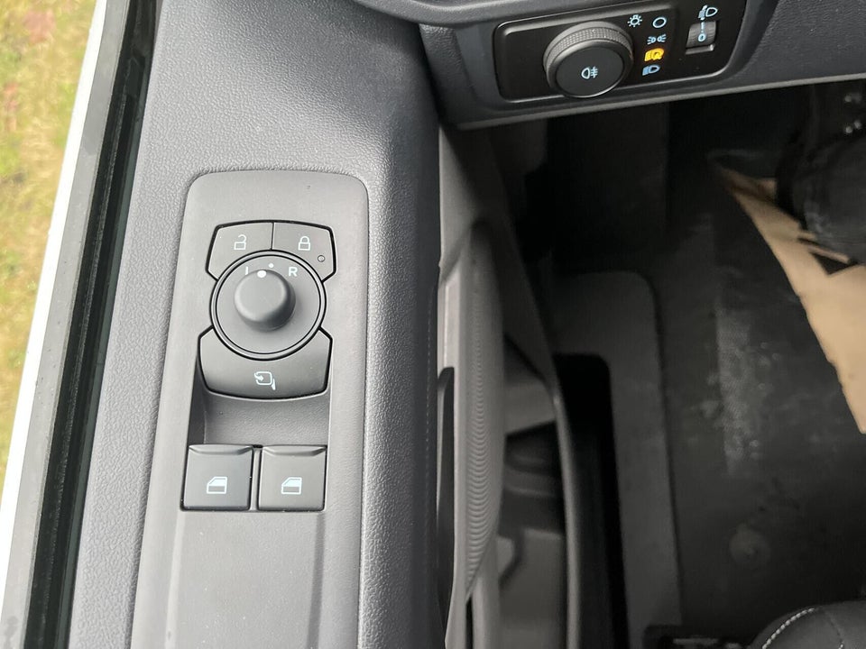 Ford E-Transit Custom 320S 64 Trend