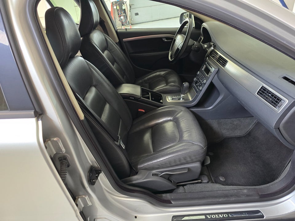 Volvo V70 2,4 D5 205 Summum aut. 5d