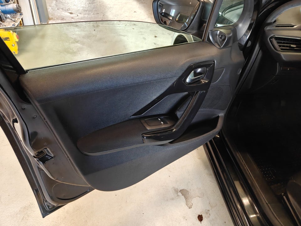 Peugeot 208 1,0 VTi Access 5d