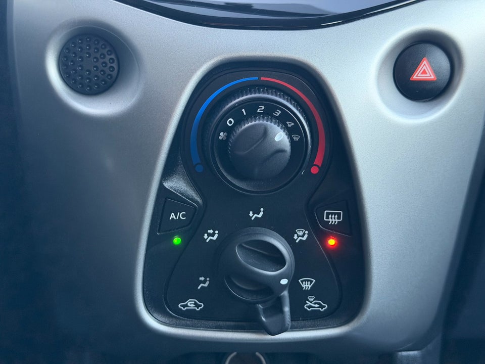 Toyota Aygo 1,0 VVT-i x-play x-shift 5d