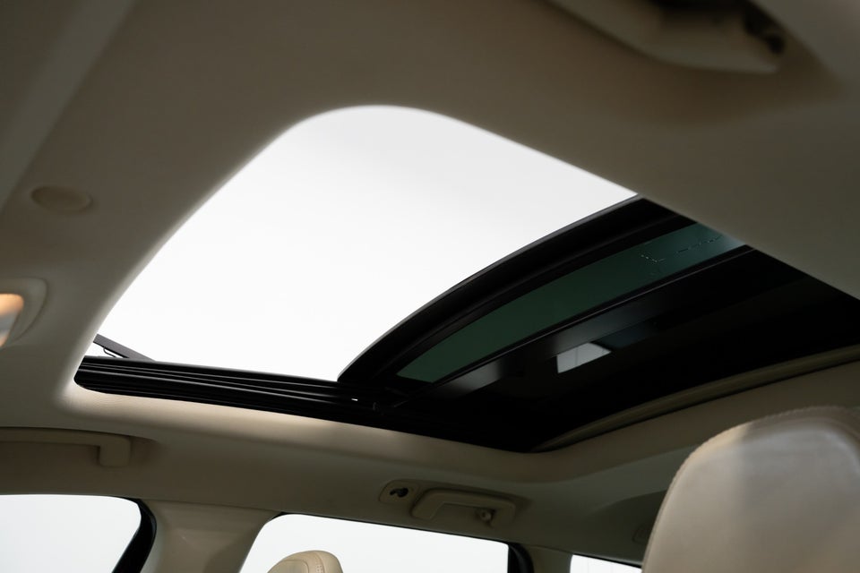 Volvo XC60 2,4 D5 215 Summum aut. AWD 5d