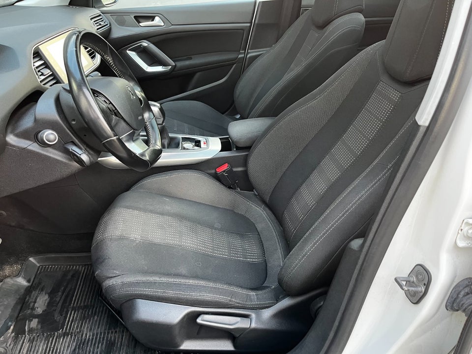 Peugeot 308 1,2 e-THP 110 Style 5d