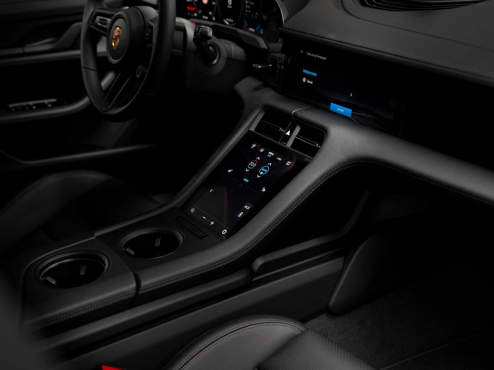 Porsche Taycan Performance+ Black Edition 4d