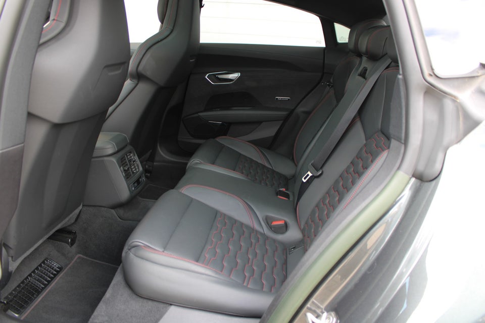 Audi e-tron GT quattro 4d