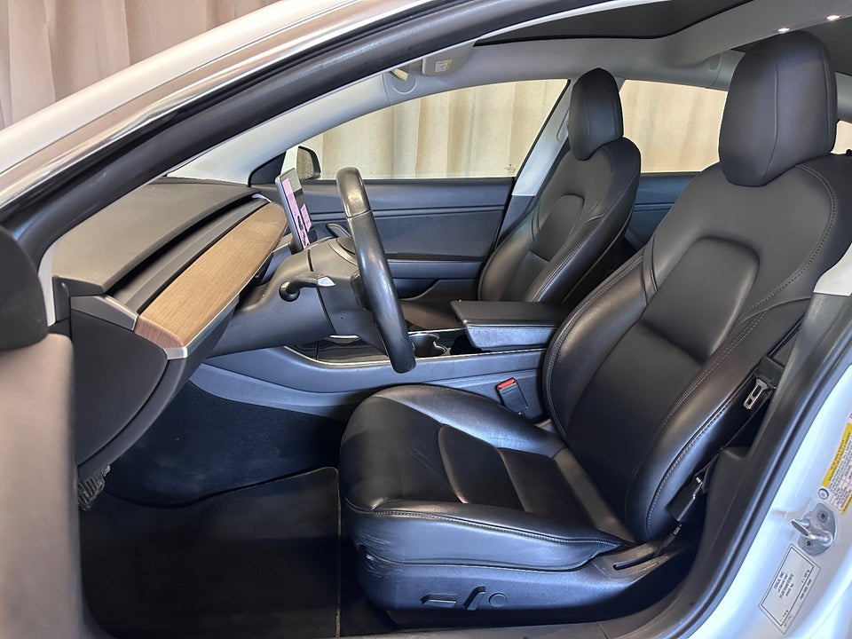 Tesla Model 3 Standard Range+ RWD 4d