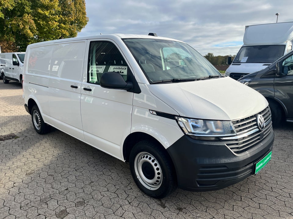 VW Transporter 2,0 TDi 110 Kassevogn lang