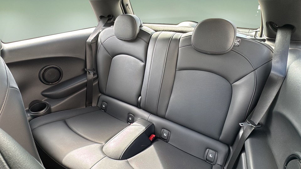 MINI Cooper SE Essential 3d