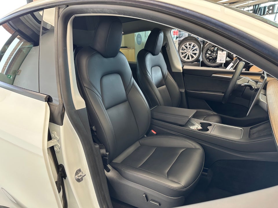 Tesla Model Y Long Range AWD 5d