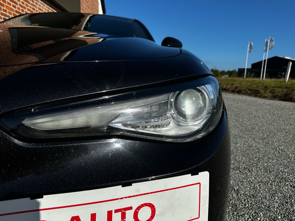 Alfa Romeo Giulia 2,0 T 280 Veloce aut. Q4 4d