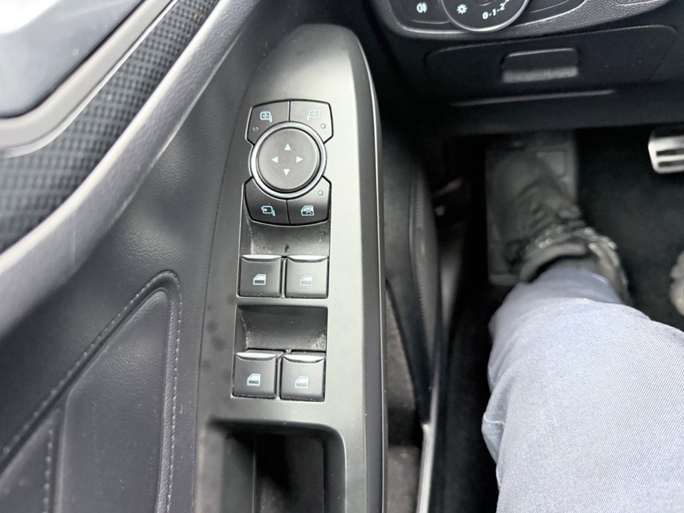 Ford Focus 1,0 EcoBoost mHEV ST-Line 5d