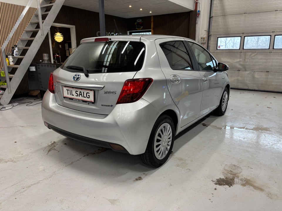 Toyota Yaris 1,5 Hybrid H3 e-CVT 5d