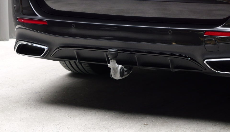 Mercedes E300 de 2,0 AMG Line stc. aut. 4Matic 5d