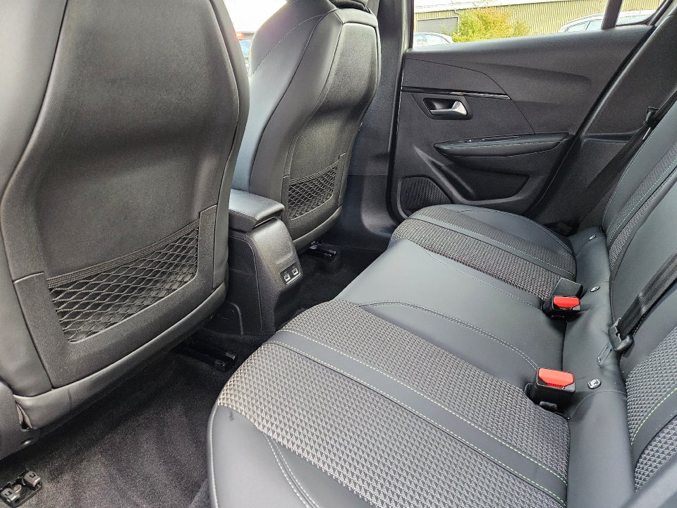 Peugeot e-208 50 GT 5d