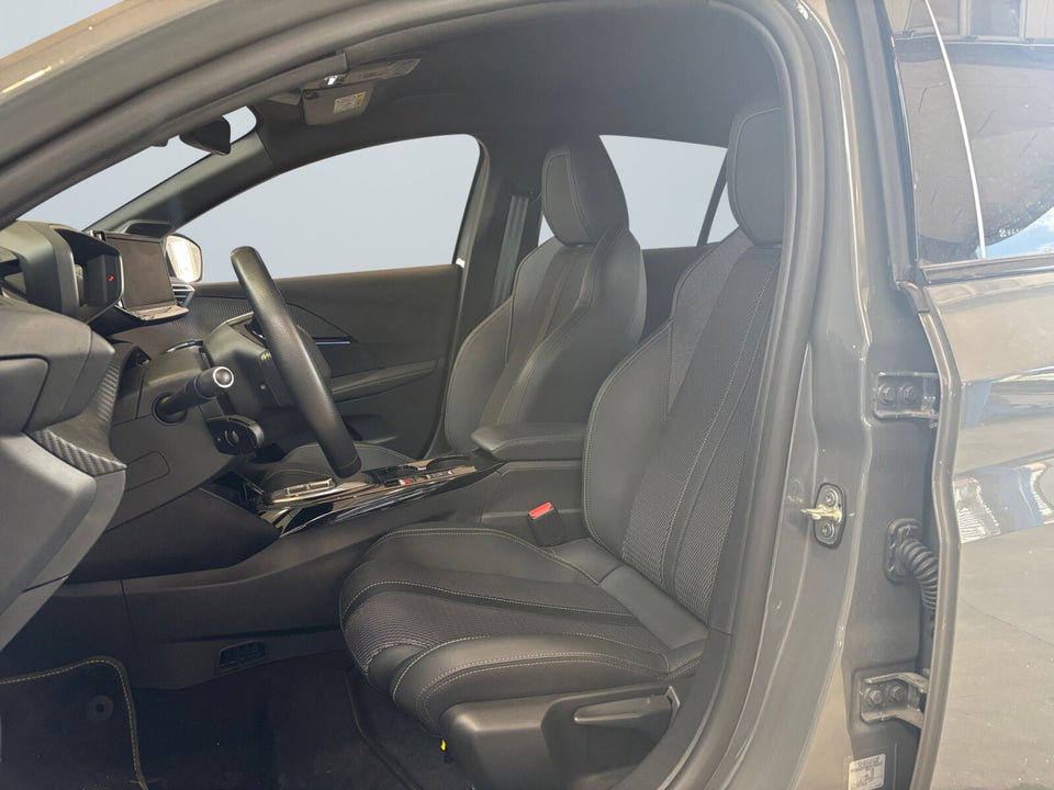 Peugeot e-208 54 GT 5d