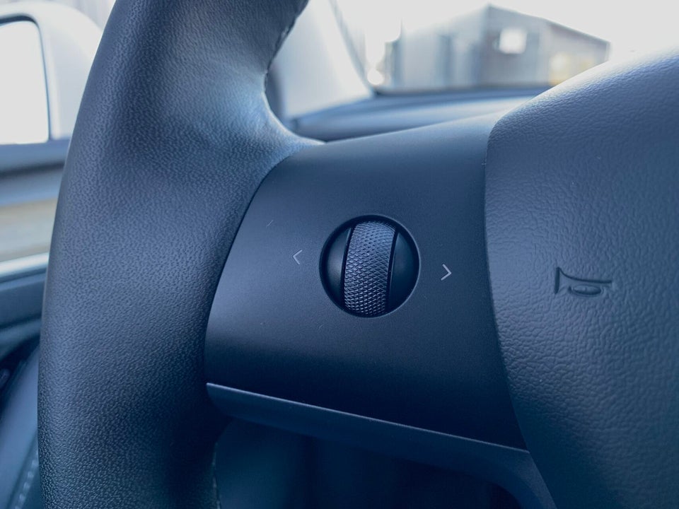 Tesla Model Y Long Range AWD 5d