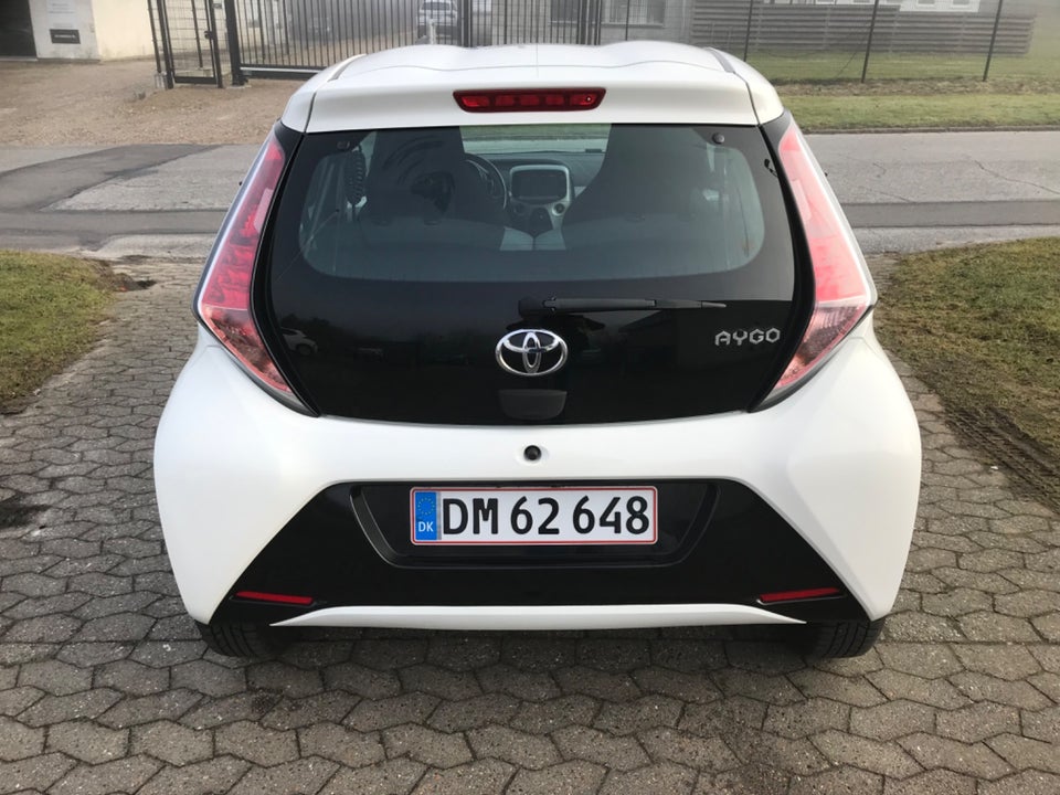 Toyota Aygo 1,0 VVT-i x-play x-touch 5d