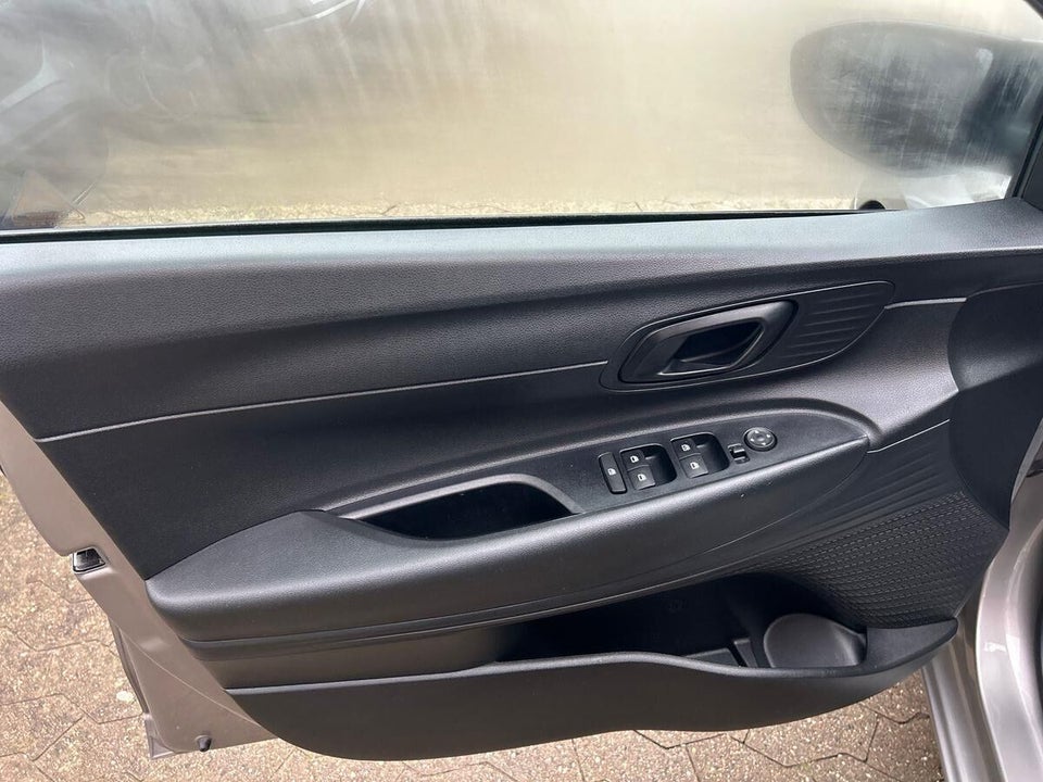 Hyundai i20 1,0 T-GDi Essential DCT 5d