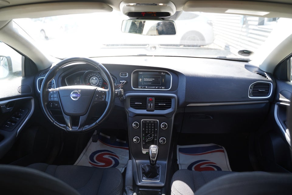 Volvo V40 1,6 D2 115 Kinetic Drive-E 5d