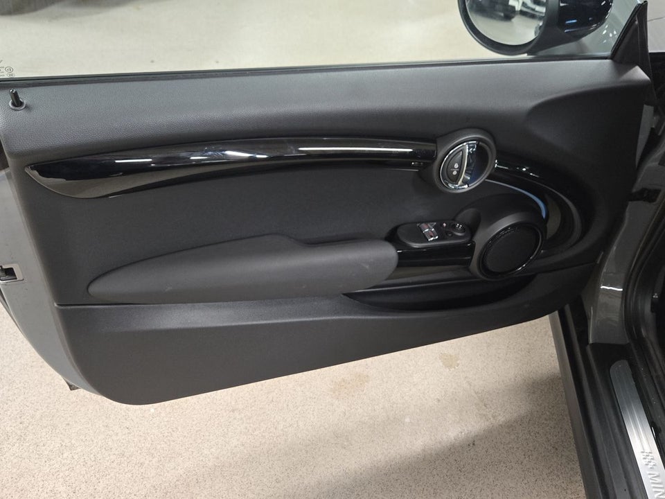 MINI Cooper SE Essential 3d