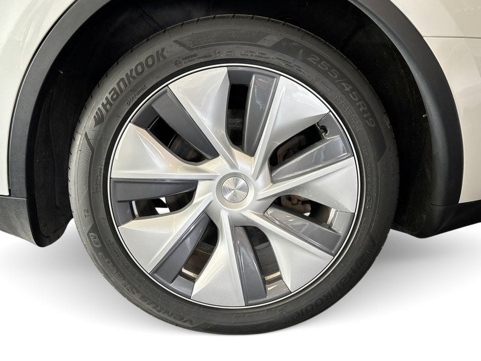 Tesla Model Y Long Range AWD 5d