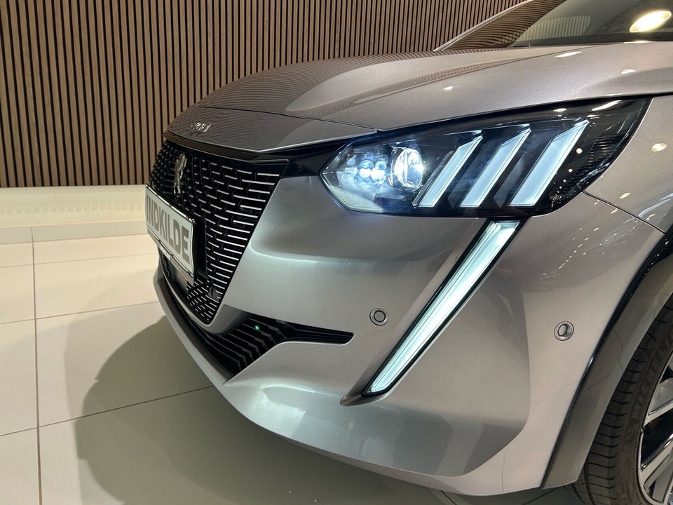 Peugeot e-208 50 GT 5d