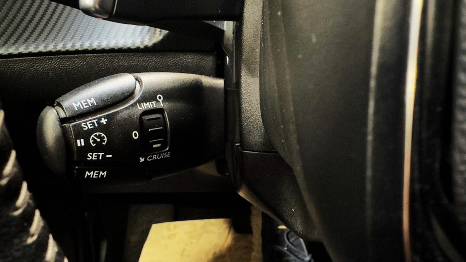 Peugeot 208 1,2 PureTech 100 Allure Grand EAT8 5d