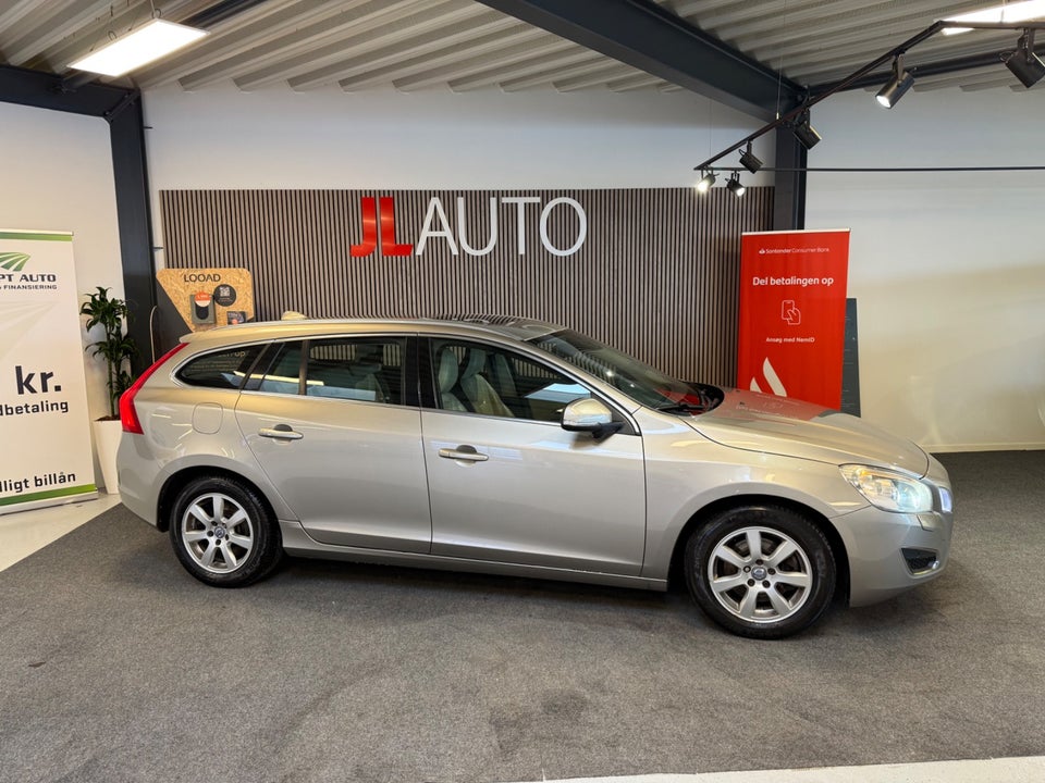 Volvo V60 1,6 T3 150 Summum 5d