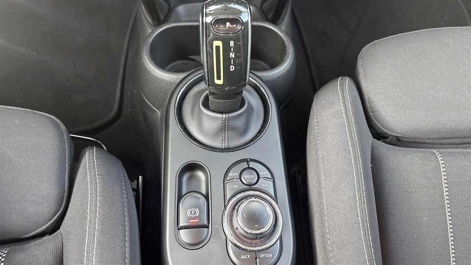 MINI Cooper SE Essential 3d