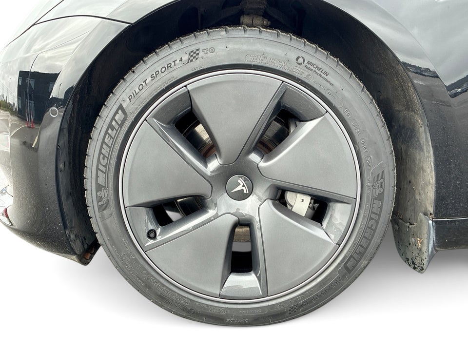 Tesla Model 3 Long Range AWD 4d