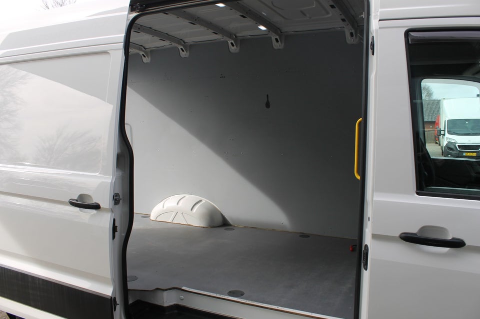 VW Crafter 30 2,0 TDi 177 Kassevogn L3H2 aut. 4Motion