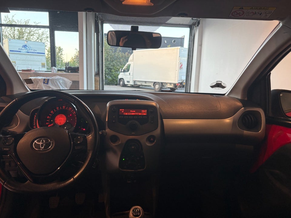 Toyota Aygo 1,0 VVT-i x-play 5d