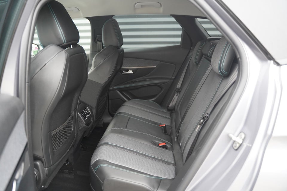 Peugeot 3008 1,6 Hybrid Allure Pack EAT8 5d