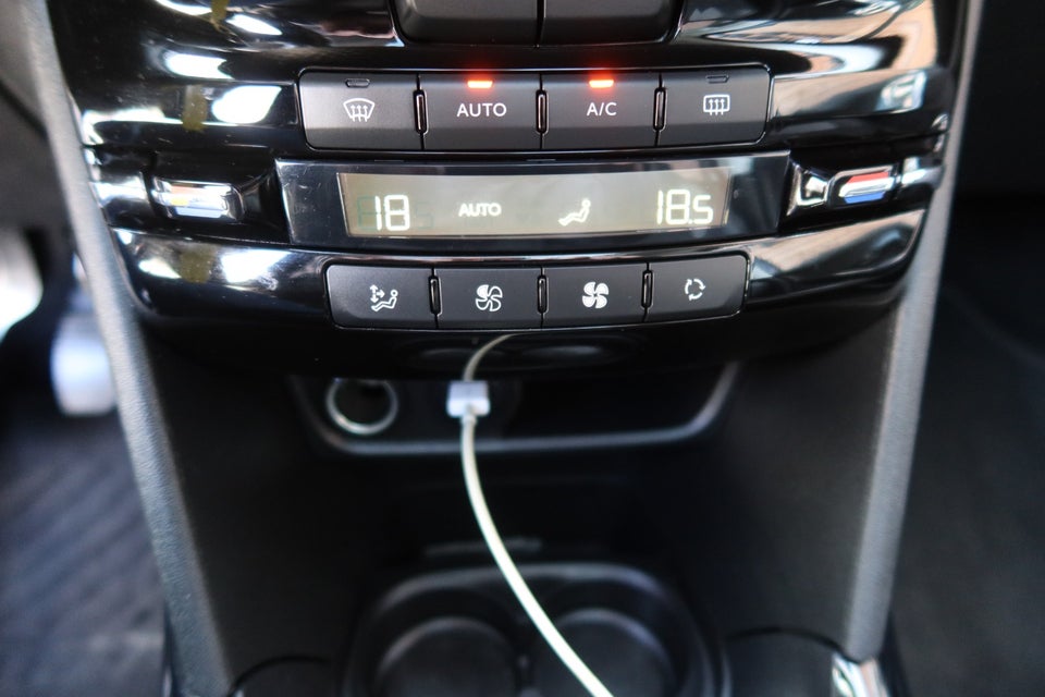 Peugeot 2008 1,6 BlueHDi 100 Allure Sky 5d