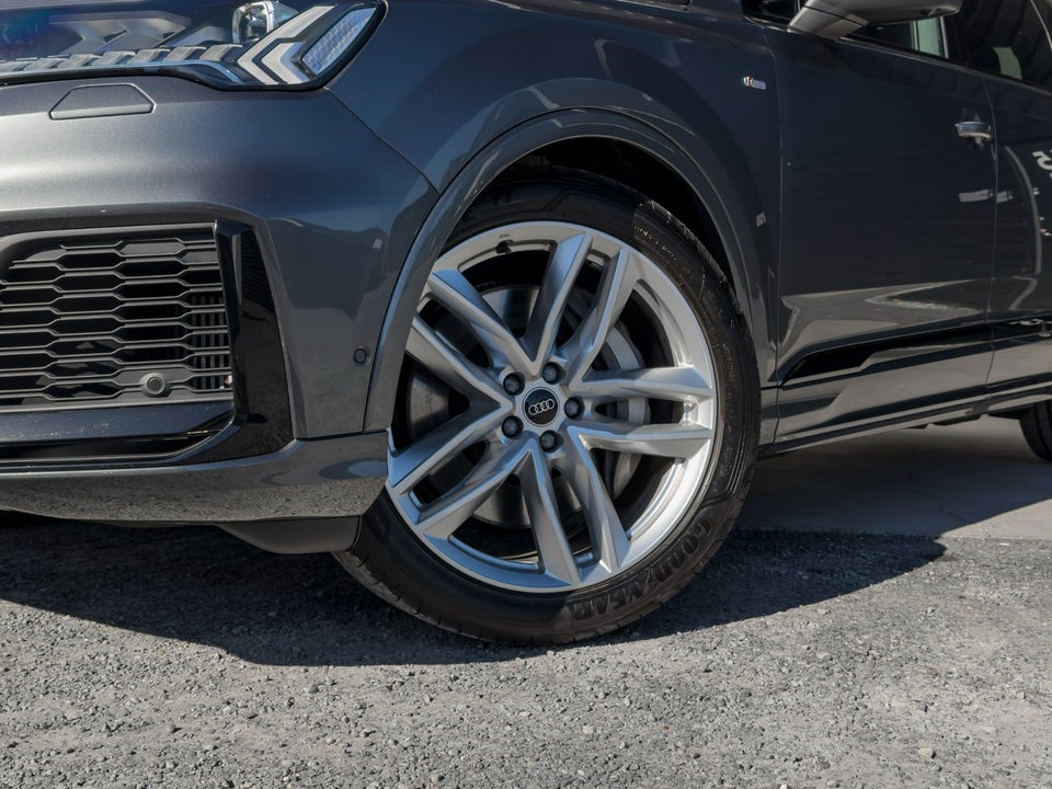 Audi Q7 55 TFSi e S-line quattro Tiptr. 5d